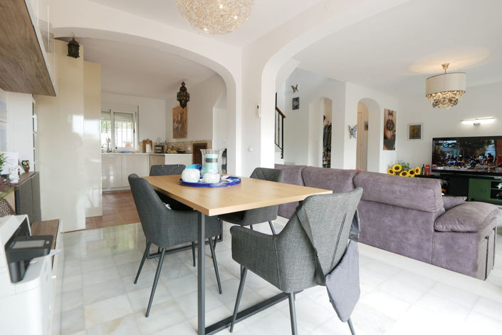 Image No.13-2 Bed House for sale