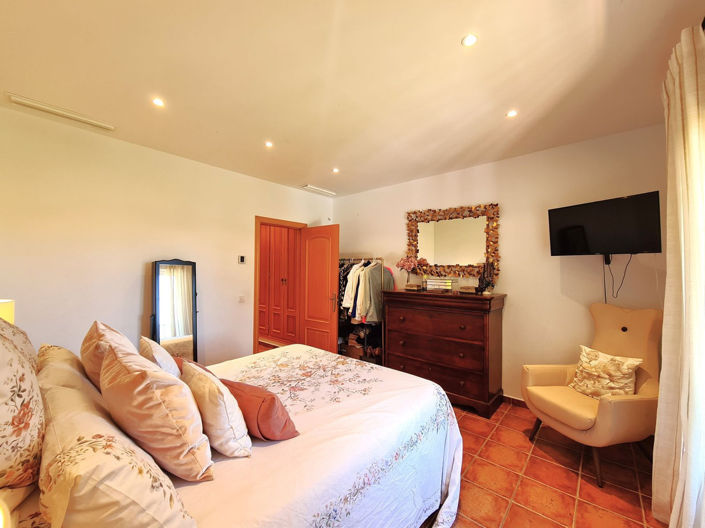 Image No.42-3 Bed House for sale