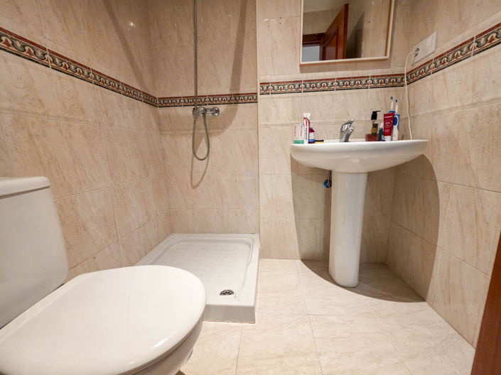 Image No.20-2 Bed Apartment for sale