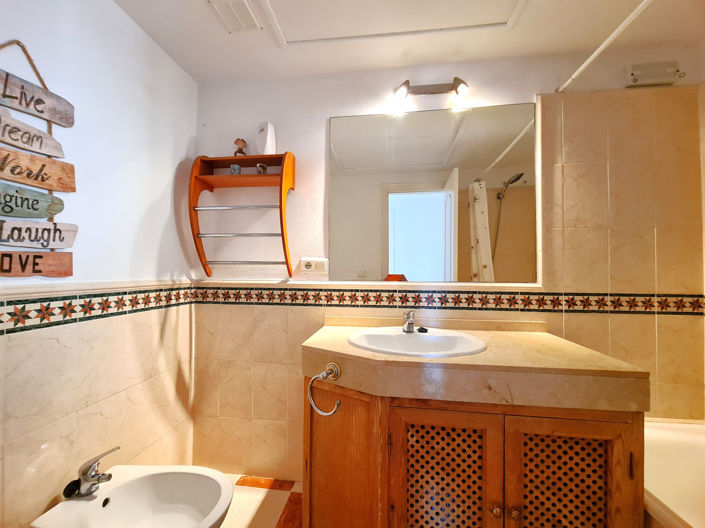 Image No.27-3 Bed Property for sale