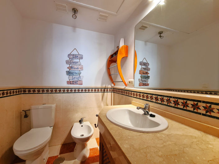 Image No.28-3 Bed Property for sale