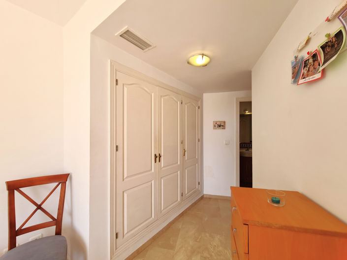 Image No.42-3 Bed Property for sale