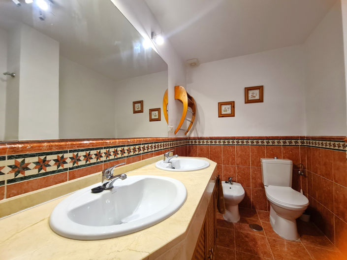 Image No.44-3 Bed Property for sale