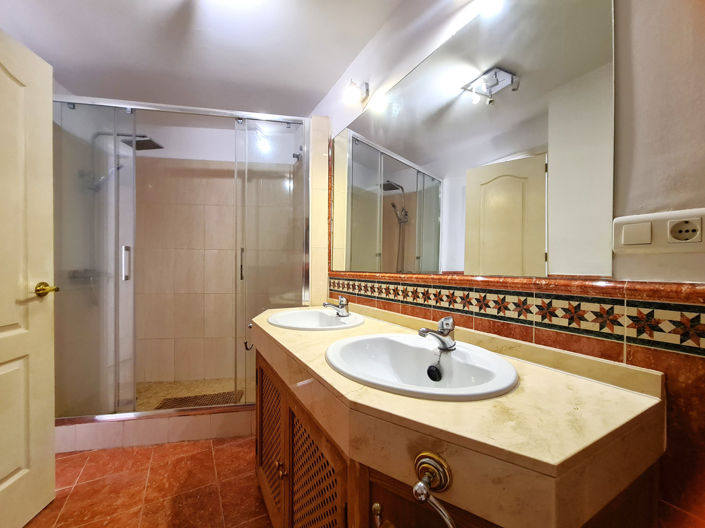 Image No.45-3 Bed Property for sale