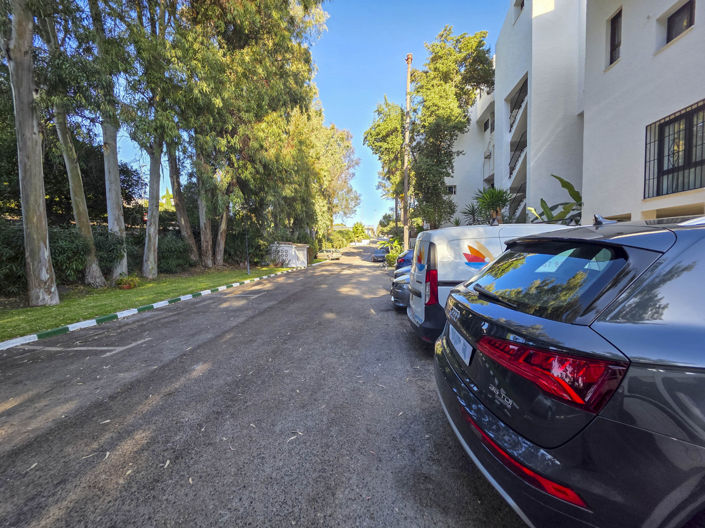 Image No.43-1 Bed Property for sale