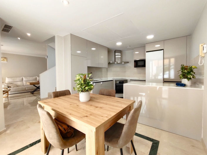 Image No.25-4 Bed House for sale