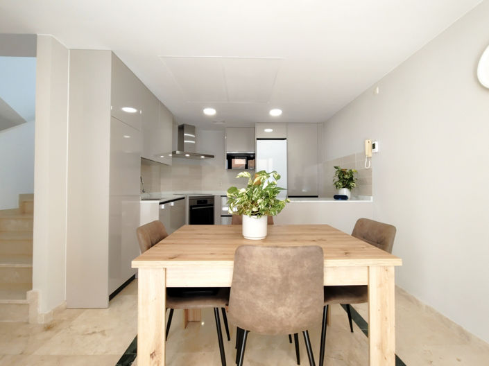 Image No.26-4 Bed House for sale