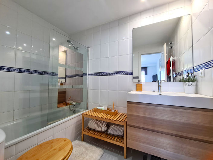 Image No.37-2 Bed Property for sale