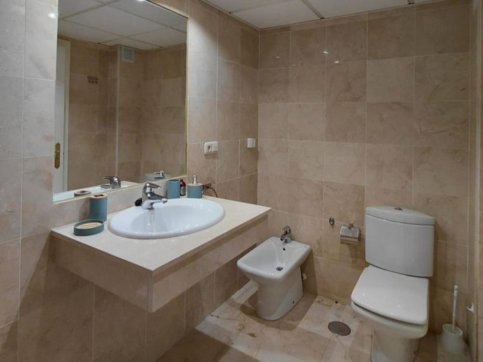 Image No.21-1 Bed Property for sale