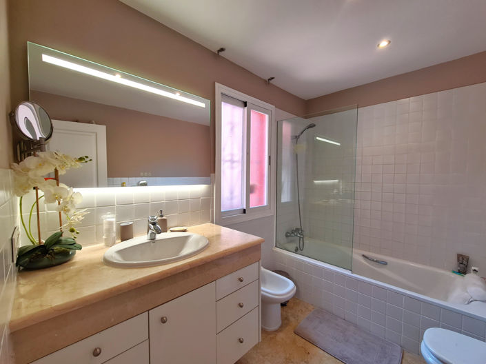 Image No.26-3 Bed Townhouse for sale