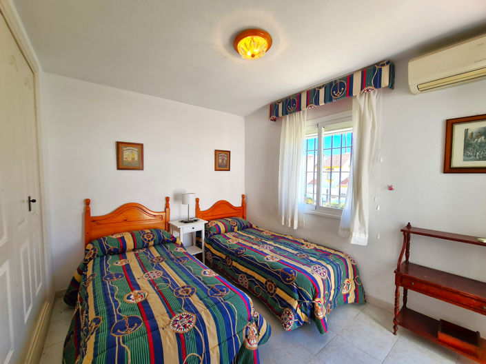 Image No.35-3 Bed House for sale