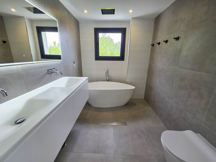 Image No.10-4 Bed House for sale