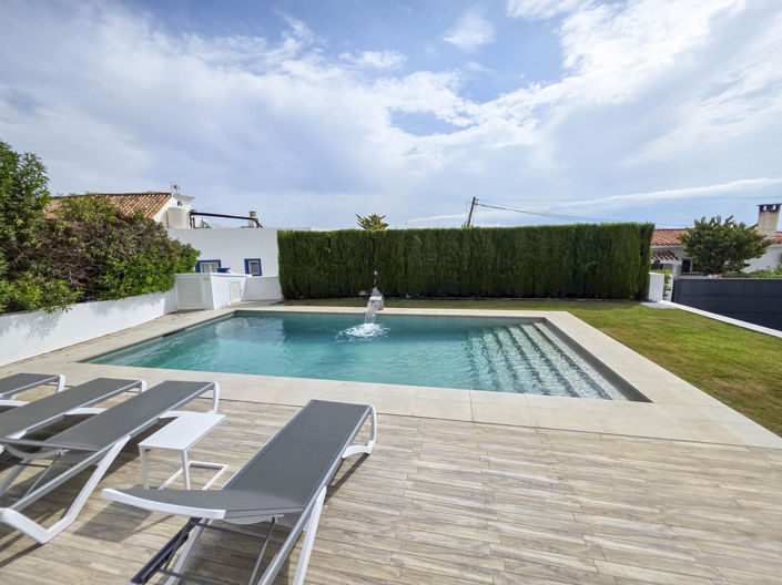 Image No.2-4 Bed House for sale