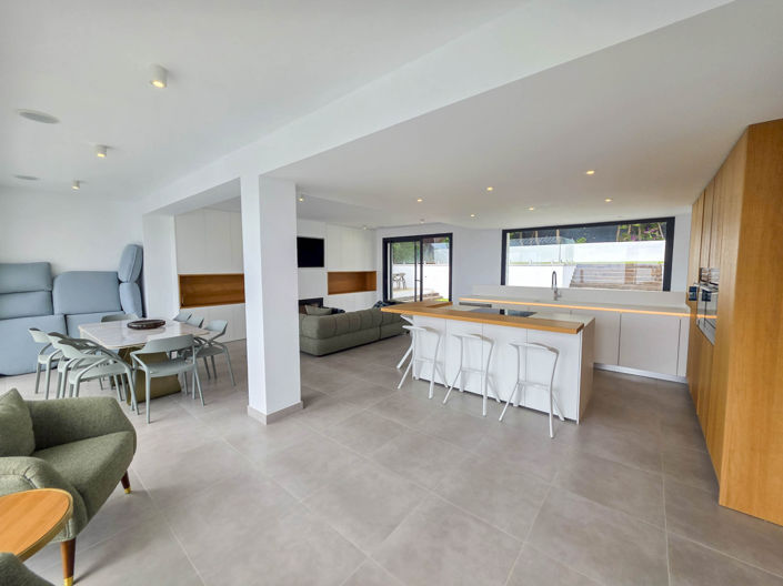 Image No.20-4 Bed House for sale