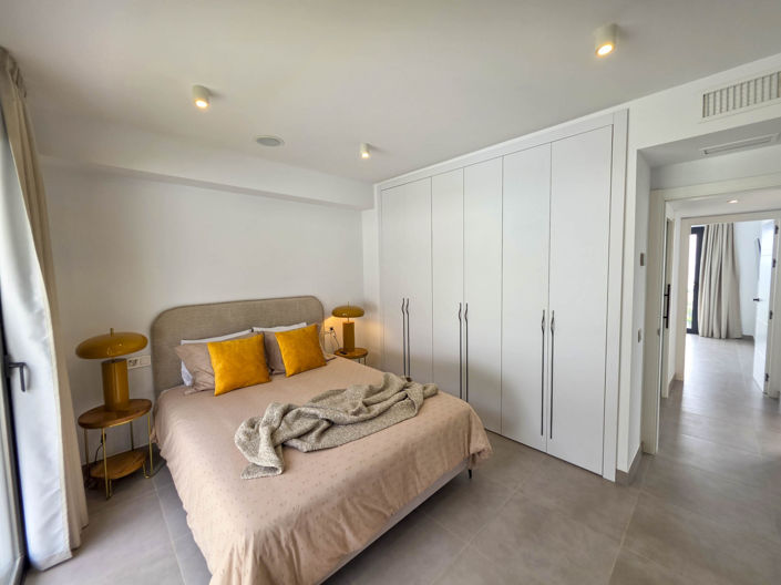 Image No.23-4 Bed House for sale