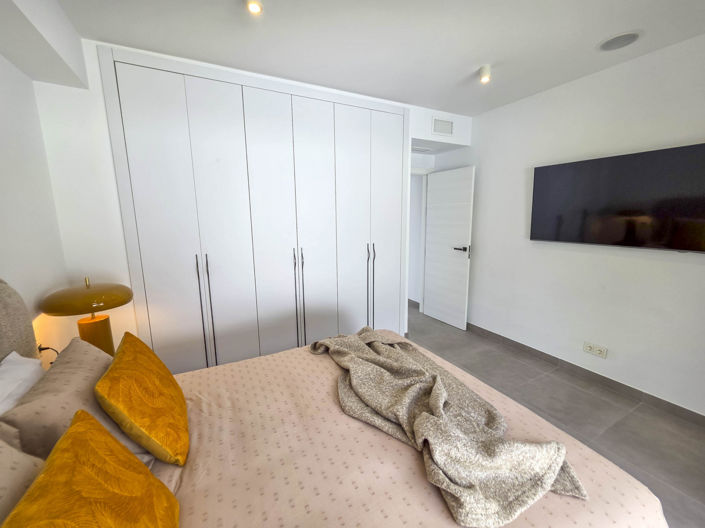 Image No.25-4 Bed House for sale