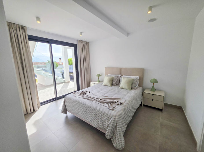 Image No.29-4 Bed House for sale