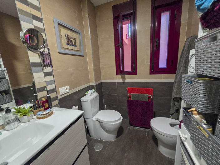 Image No.9-3 Bed Property for sale