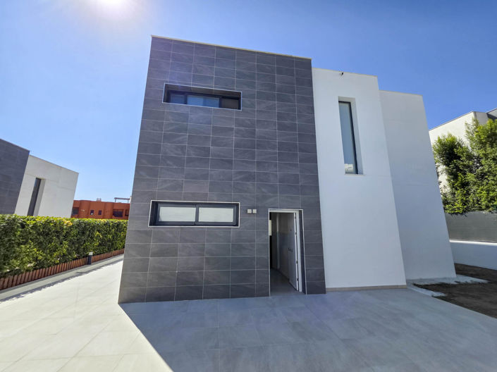 Image No.24-3 Bed House for sale