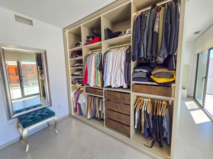 Image No.30-3 Bed House for sale