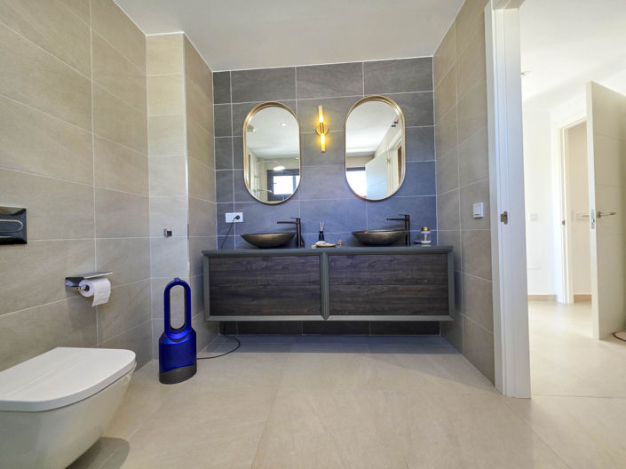 Image No.36-3 Bed House for sale