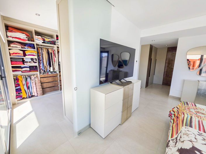 Image No.9-3 Bed House for sale