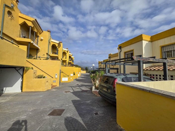 Image No.18-3 Bed House for sale