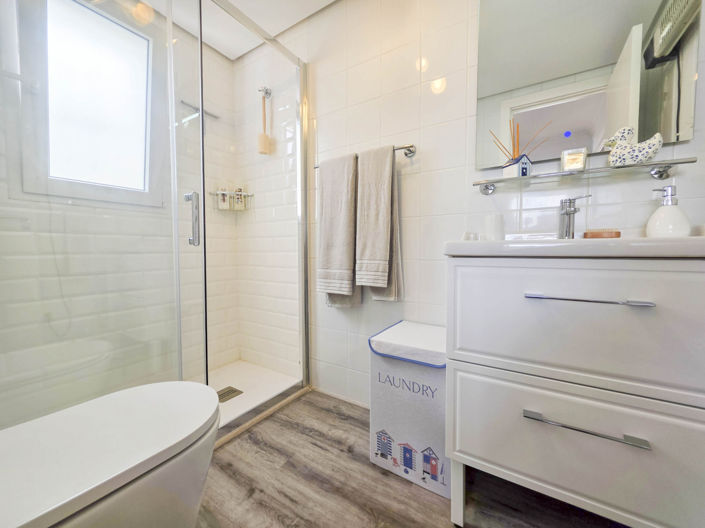 Image No.10-2 Bed Property for sale