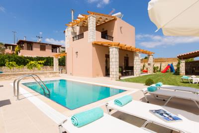 1 - Roumeli, Villa