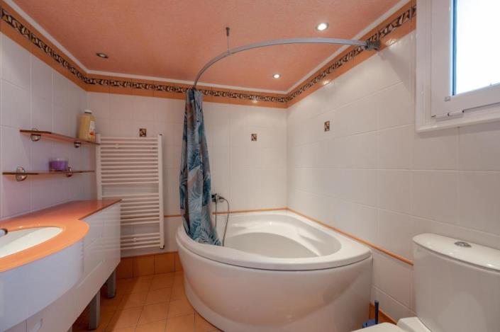 Image No.24-3 Bed Villa for sale