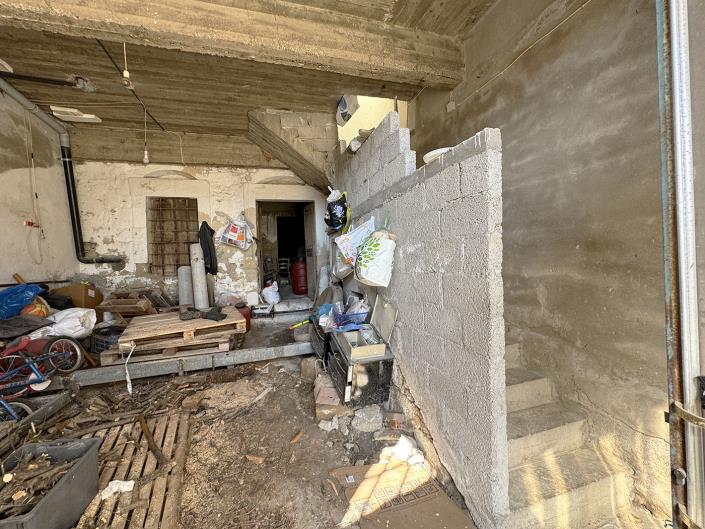 Image No.13-2 Bed House for sale