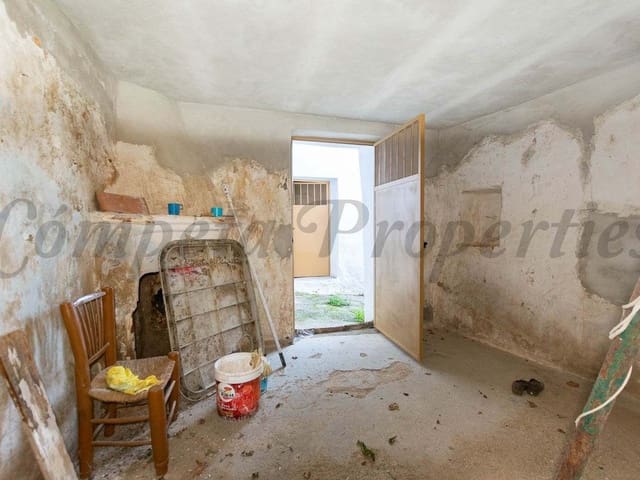 Image No.13-6 Bed Townhouse for sale