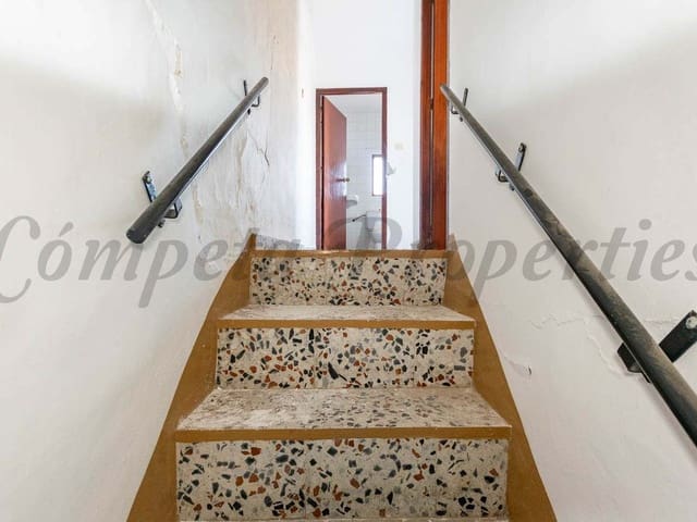 Image No.8-6 Bed Townhouse for sale