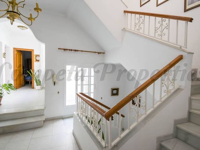 Image No.8-3 Bed Townhouse for sale