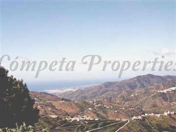 1 - Cómpeta, Land