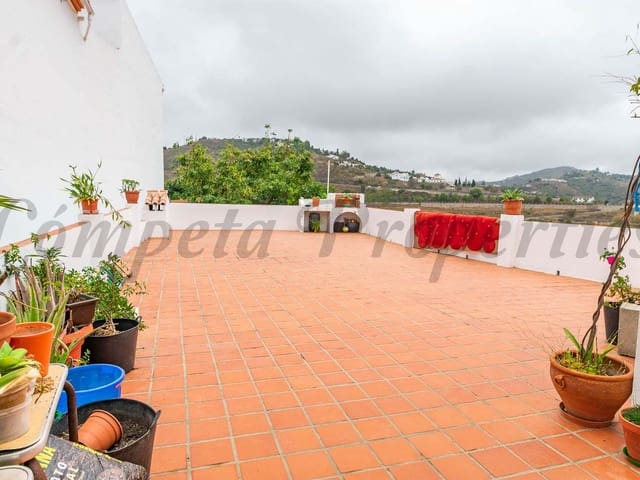 Image No.12-4 Bed Townhouse for sale