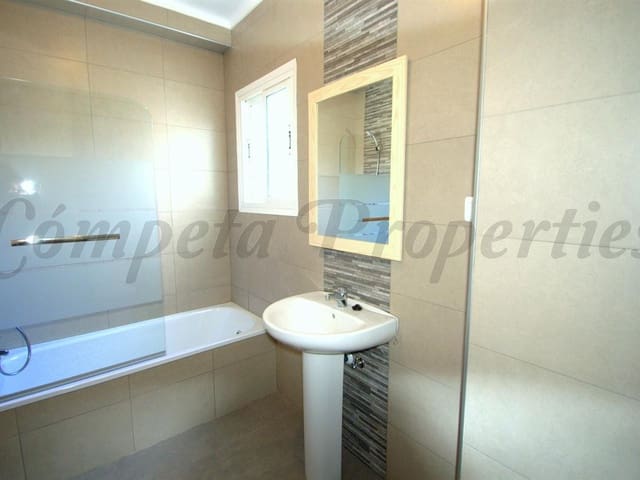 Image No.8-6 Bed Townhouse for sale