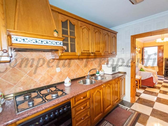 Image No.11-3 Bed Townhouse for sale