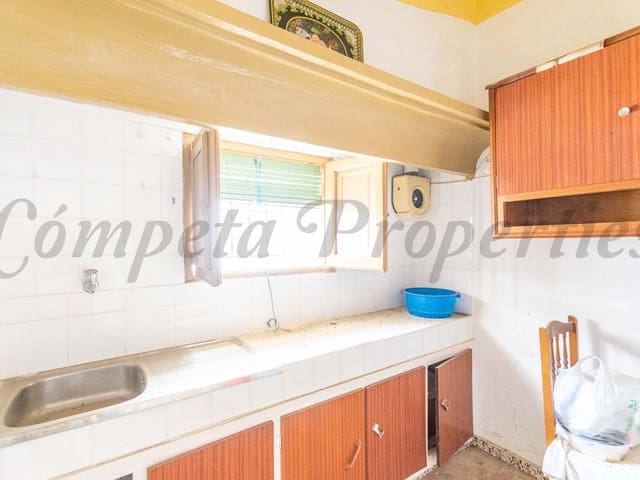 Image No.25-3 Bed Townhouse for sale