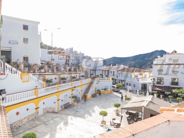 Image No.31-3 Bed Townhouse for sale