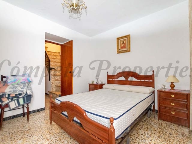 Image No.7-4 Bed Townhouse for sale