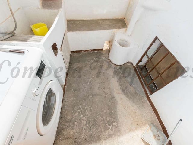 Image No.8-3 Bed Townhouse for sale