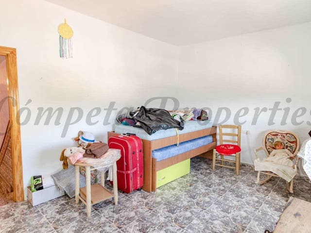 Image No.10-3 Bed Townhouse for sale