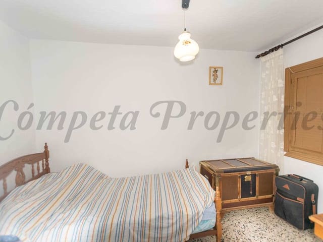 Image No.18-3 Bed Townhouse for sale