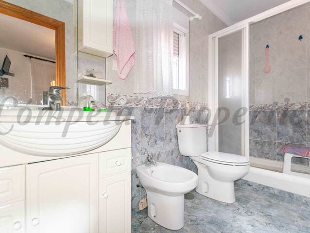 Image No.19-3 Bed Townhouse for sale