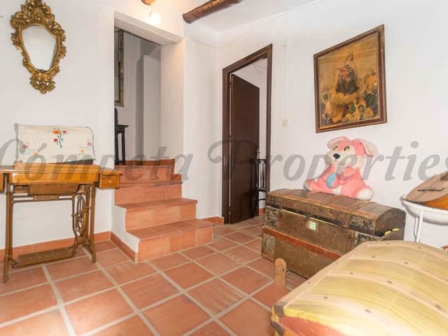 Image No.18-5 Bed Townhouse for sale