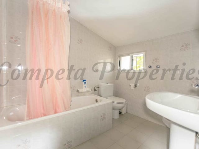 Image No.19-5 Bed Townhouse for sale