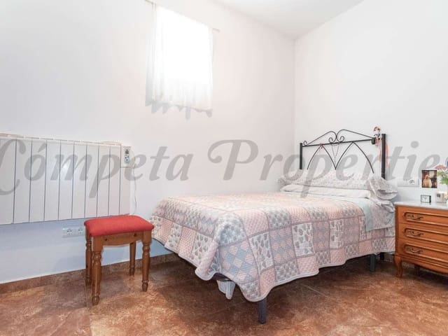 Image No.12-7 Bed Townhouse for sale