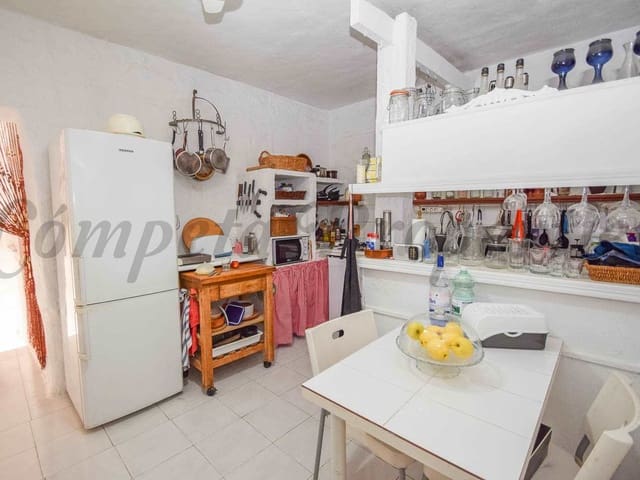 Image No.12-3 Bed Townhouse for sale