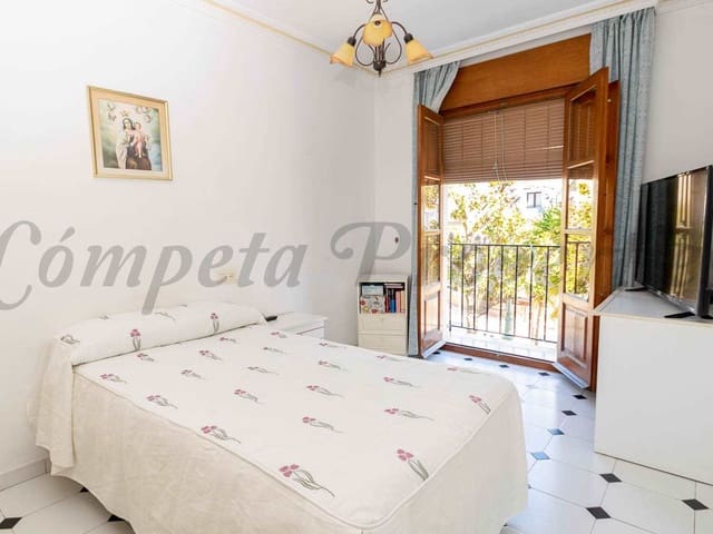 Image No.18-8 Bed Townhouse for sale